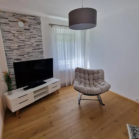 Claudia Alt-ossiach *